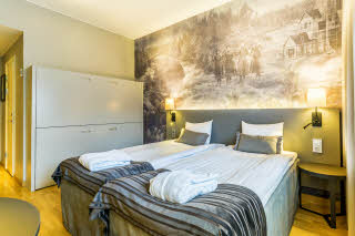 Photo by: Karl Gabor Room Family